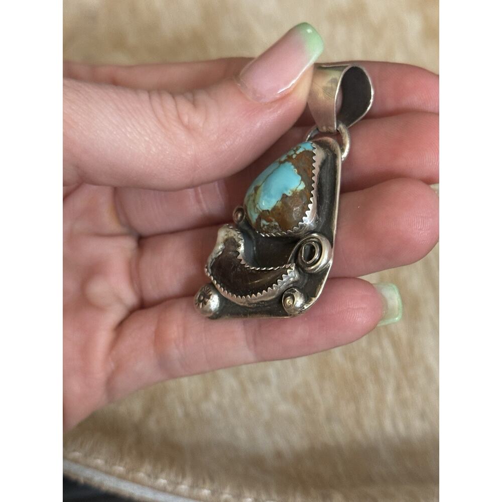 Native Southwest 925 Sterling Silver Number 8 Blue Turquoise Claw Pendant Signed - Picture 12 of 12